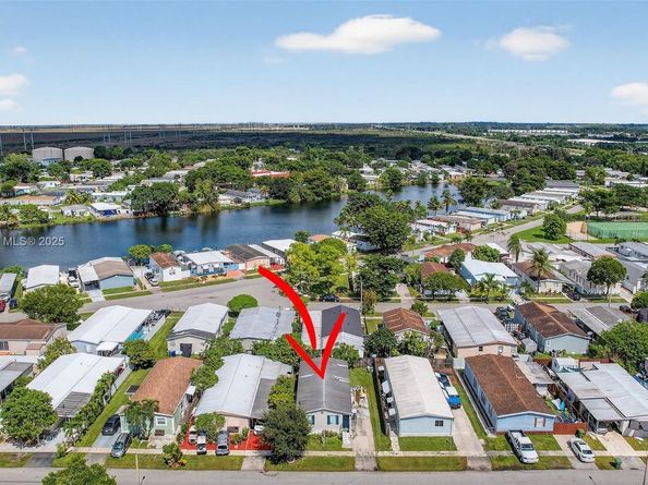 21651 NW 3rd St, Pembroke Pines FL 33029