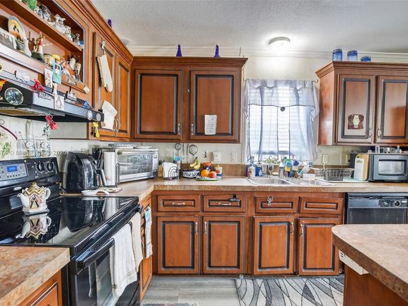 21651 NW 3rd St, Pembroke Pines FL 33029