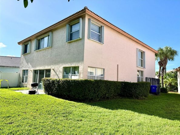 17088 NW 19th St, Pembroke Pines FL 33028