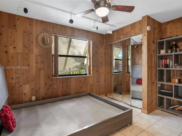 10911 Cedar Ln, Pembroke Pines FL 33026