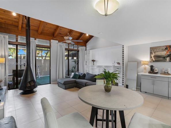 10911 Cedar Ln, Pembroke Pines FL 33026