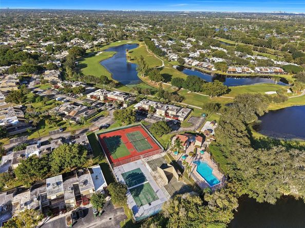 10911 Cedar Ln, Pembroke Pines FL 33026