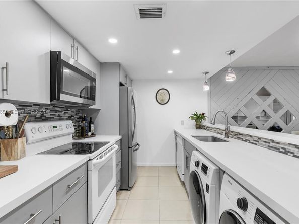 10911 Cedar Ln, Pembroke Pines FL 33026