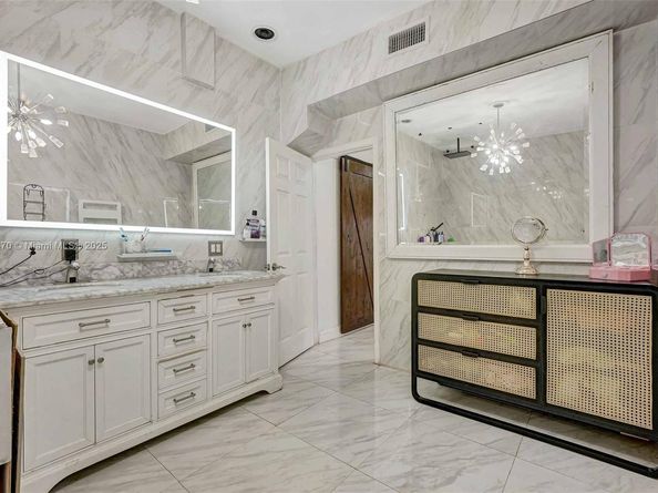 18600 NE 7th Ct, North Miami Beach FL 33179