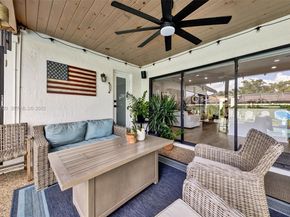 8519 Ramblewood Dr, Coral Springs FL 33071