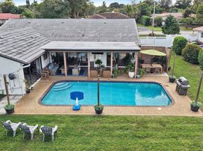 8519 Ramblewood Dr, Coral Springs FL 33071