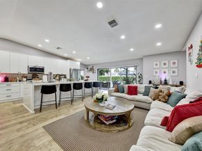 8519 Ramblewood Dr, Coral Springs FL 33071