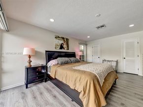 8519 Ramblewood Dr, Coral Springs FL 33071