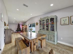 8519 Ramblewood Dr, Coral Springs FL 33071