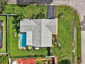 8519 Ramblewood Dr, Coral Springs FL 33071