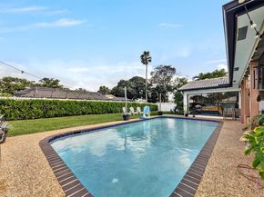 8519 Ramblewood Dr, Coral Springs FL 33071