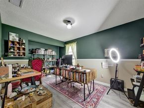 8519 Ramblewood Dr, Coral Springs FL 33071