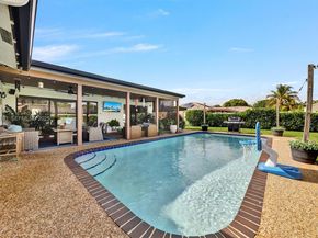 8519 Ramblewood Dr, Coral Springs FL 33071