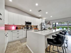 8519 Ramblewood Dr, Coral Springs FL 33071