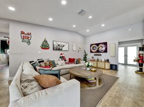 8519 Ramblewood Dr, Coral Springs FL 33071