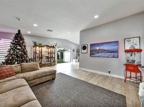 8519 Ramblewood Dr, Coral Springs FL 33071