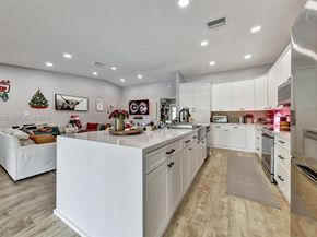 8519 Ramblewood Dr, Coral Springs FL 33071