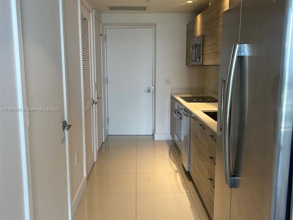 121 NE 34 St 2215, Miami FL 33137