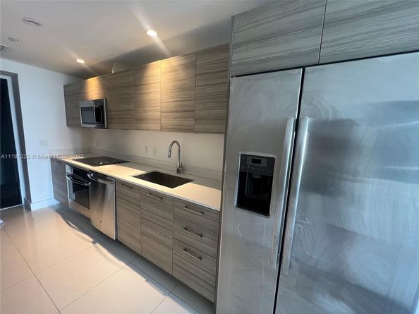 121 NE 34 St 2215, Miami FL 33137