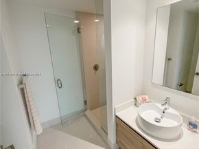 121 NE 34 St 2215, Miami FL 33137