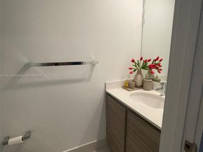 121 NE 34 St 2215, Miami FL 33137