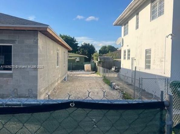 1985 NW 152nd St, Miami Gardens FL 33054
