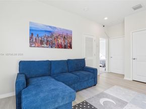 1402 Myrtle Oak Ter, Hollywood FL 33021