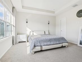 1402 Myrtle Oak Ter, Hollywood FL 33021