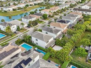 1402 Myrtle Oak Ter, Hollywood FL 33021