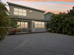 1402 Myrtle Oak Ter, Hollywood FL 33021