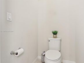 1402 Myrtle Oak Ter, Hollywood FL 33021