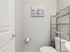 1402 Myrtle Oak Ter, Hollywood FL 33021