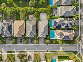 1402 Myrtle Oak Ter, Hollywood FL 33021