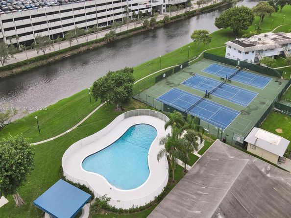 7610 SW 82nd St J207, Miami FL 33143