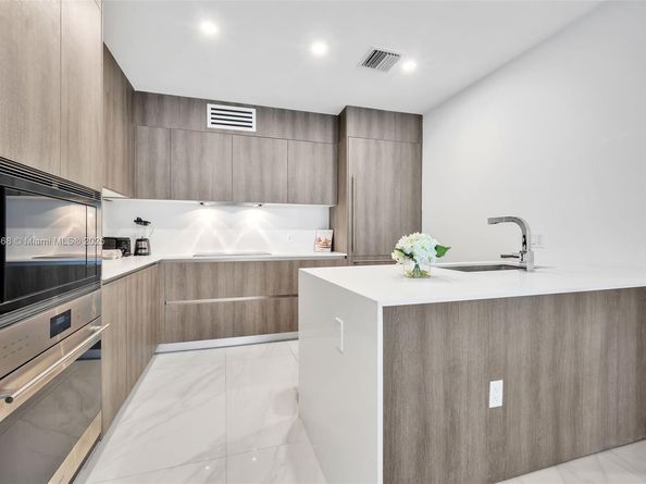 17550 Collins Ave 1003, Sunny Isles Beach FL 33160