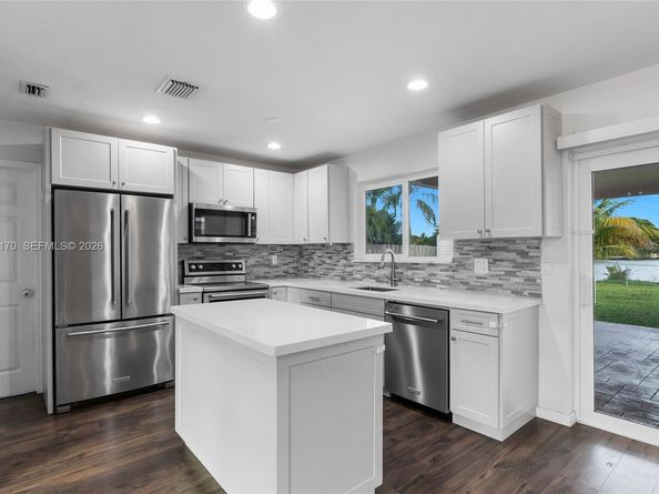 1301 NW 87th Way, Pembroke Pines FL 33024