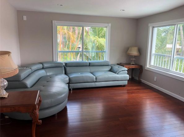 1524 Argyle Dr, Fort Lauderdale FL 33312