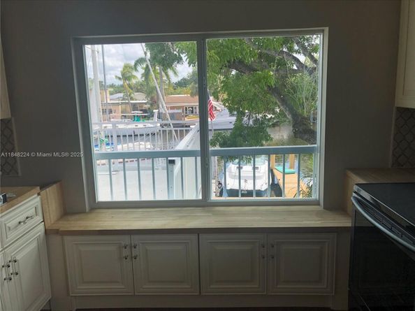 1524 Argyle Dr, Fort Lauderdale FL 33312