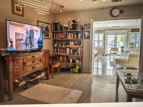 1524 Argyle Dr, Fort Lauderdale FL 33312