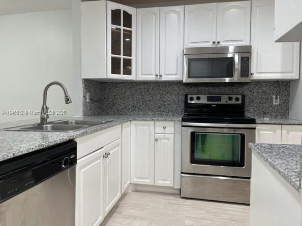 447 Lakeview Drive 5, Weston FL 33326