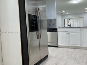 447 Lakeview Drive 5, Weston FL 33326
