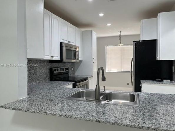 447 Lakeview Drive 5, Weston FL 33326