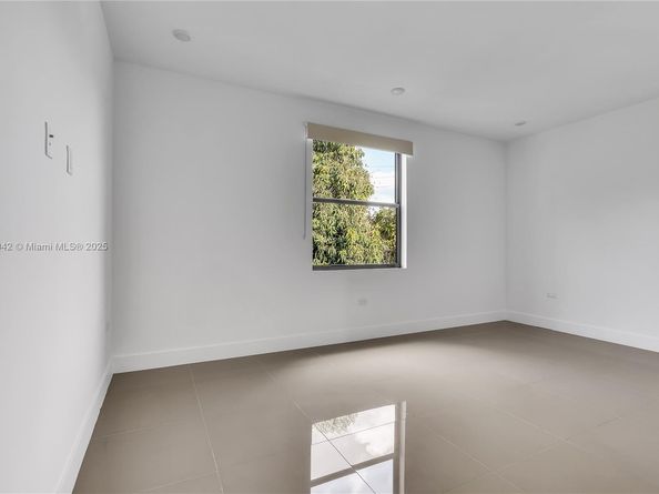 225 NW 40th Ct, Miami FL 33126