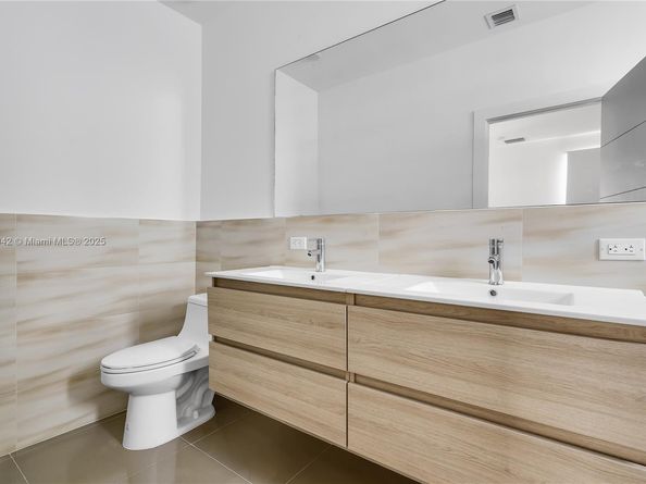 225 NW 40th Ct, Miami FL 33126