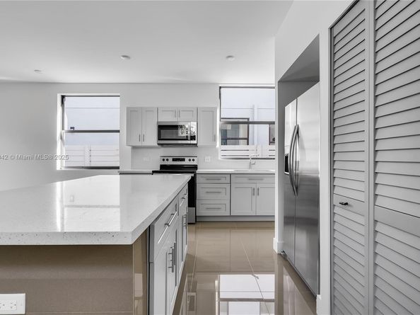 225 NW 40th Ct, Miami FL 33126