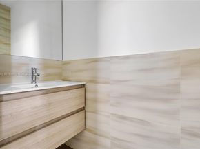 225 NW 40th Ct, Miami FL 33126