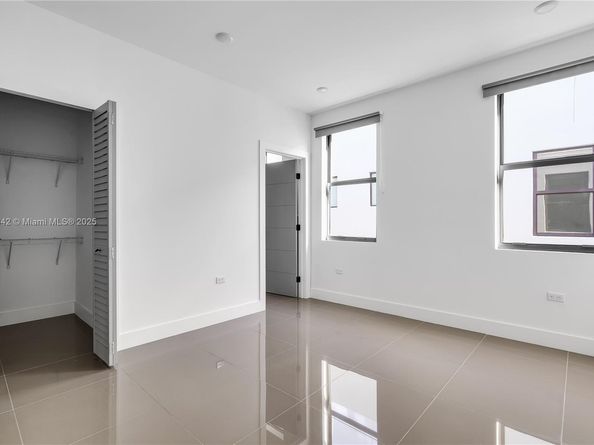 225 NW 40th Ct, Miami FL 33126