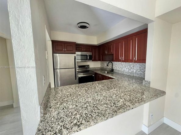 2715 Tigertail Ave 404, Miami FL 33133