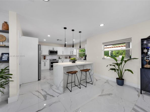 5501 Mckinley St, Hollywood FL 33021