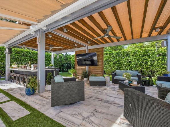 5501 Mckinley St, Hollywood FL 33021